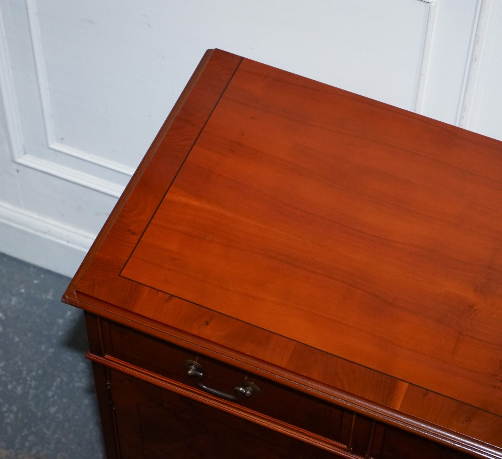 VINTAGE BURR YEW WOOD SIDEBOARD WITH FOUR CUPBOARDS & DRAWERS
