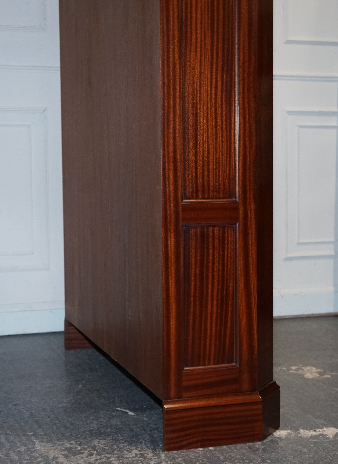 STUNNING LARGE BESPOKE PANELLED HALLWAY CUPBOARD WARDROBE AMOIRE