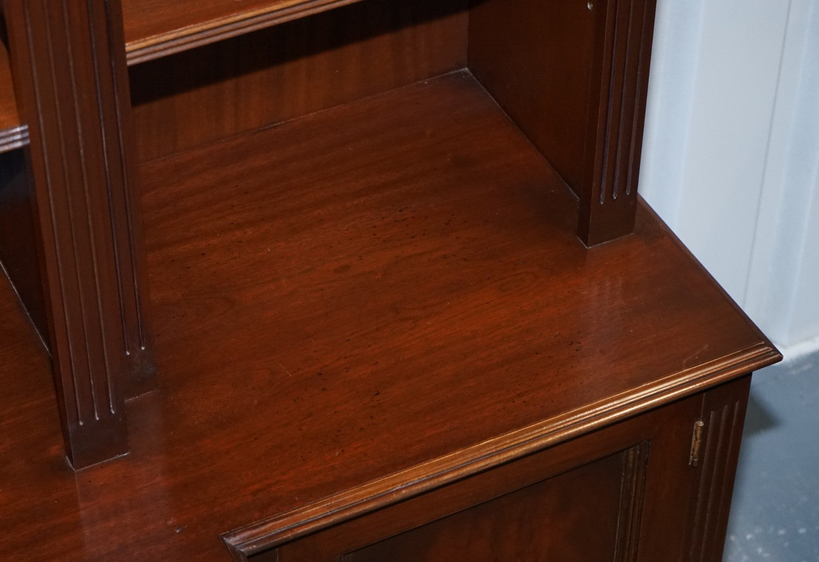 REGENCY STYLE BREAKFRONT OPEN BOOKCASE DISPLAY CABINET SHELVES & CUPBOARDS