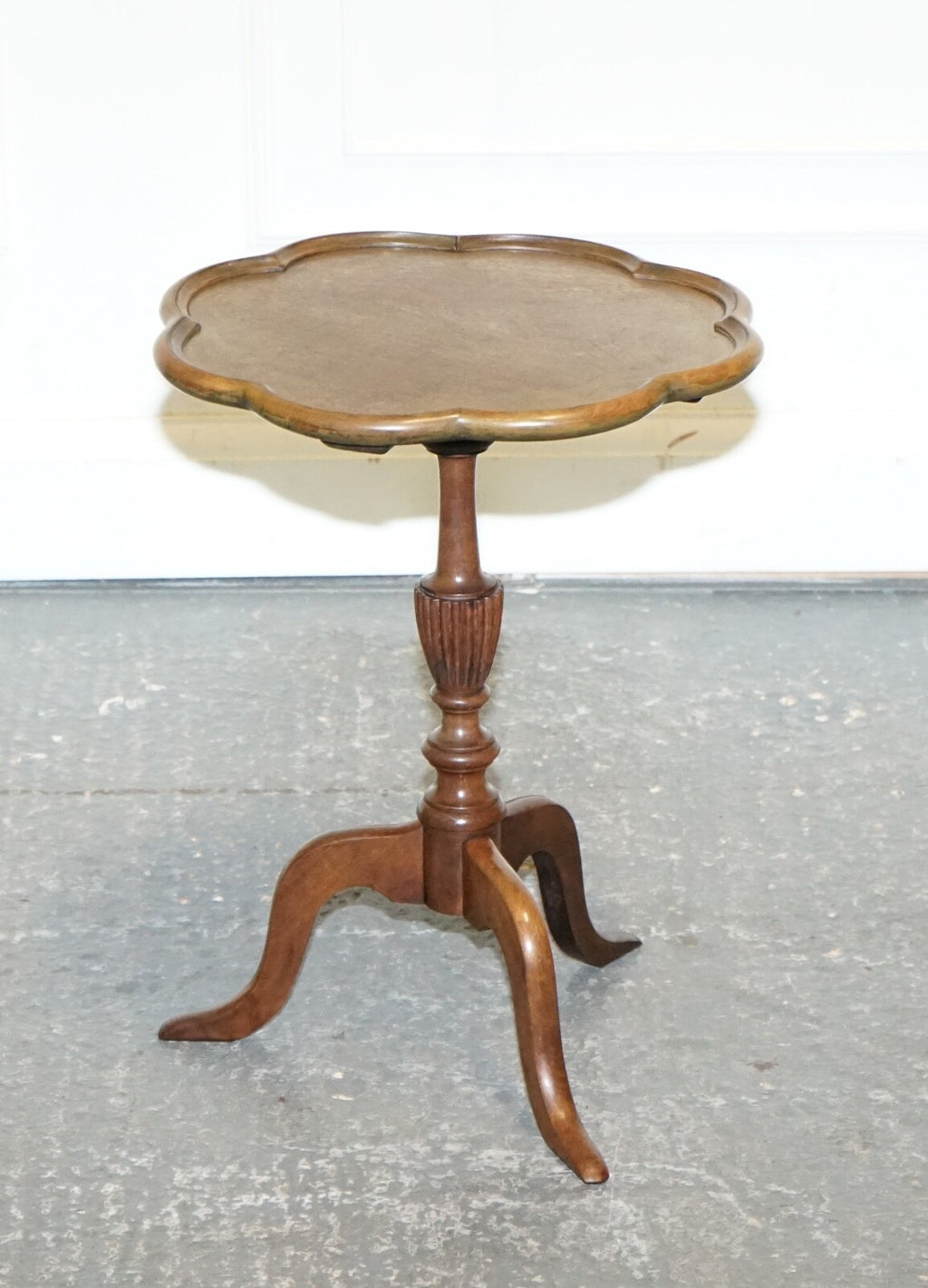 ANTIQUE WALNUT PIE CRUST WINE LAMP END SIDE OCCASIONAL TABLE WITH LOTS OF PATINA