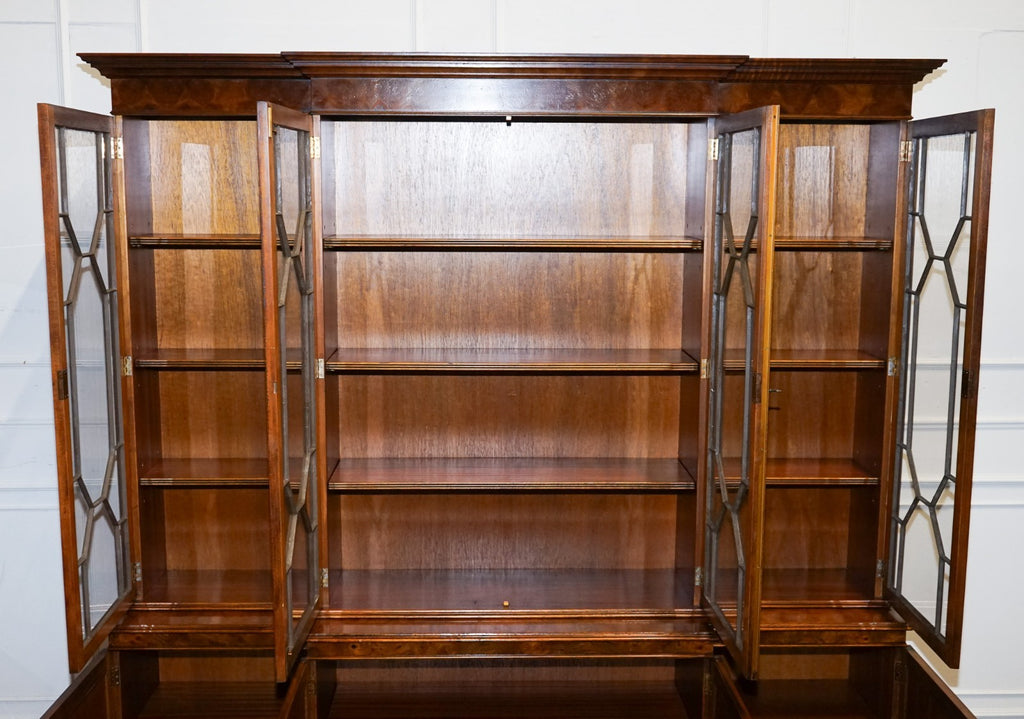 STUNNING LARGE GEORGIAN STYLE BURR WALNUT BREAKFRONT DISPLAY CABINET BOOKCASE