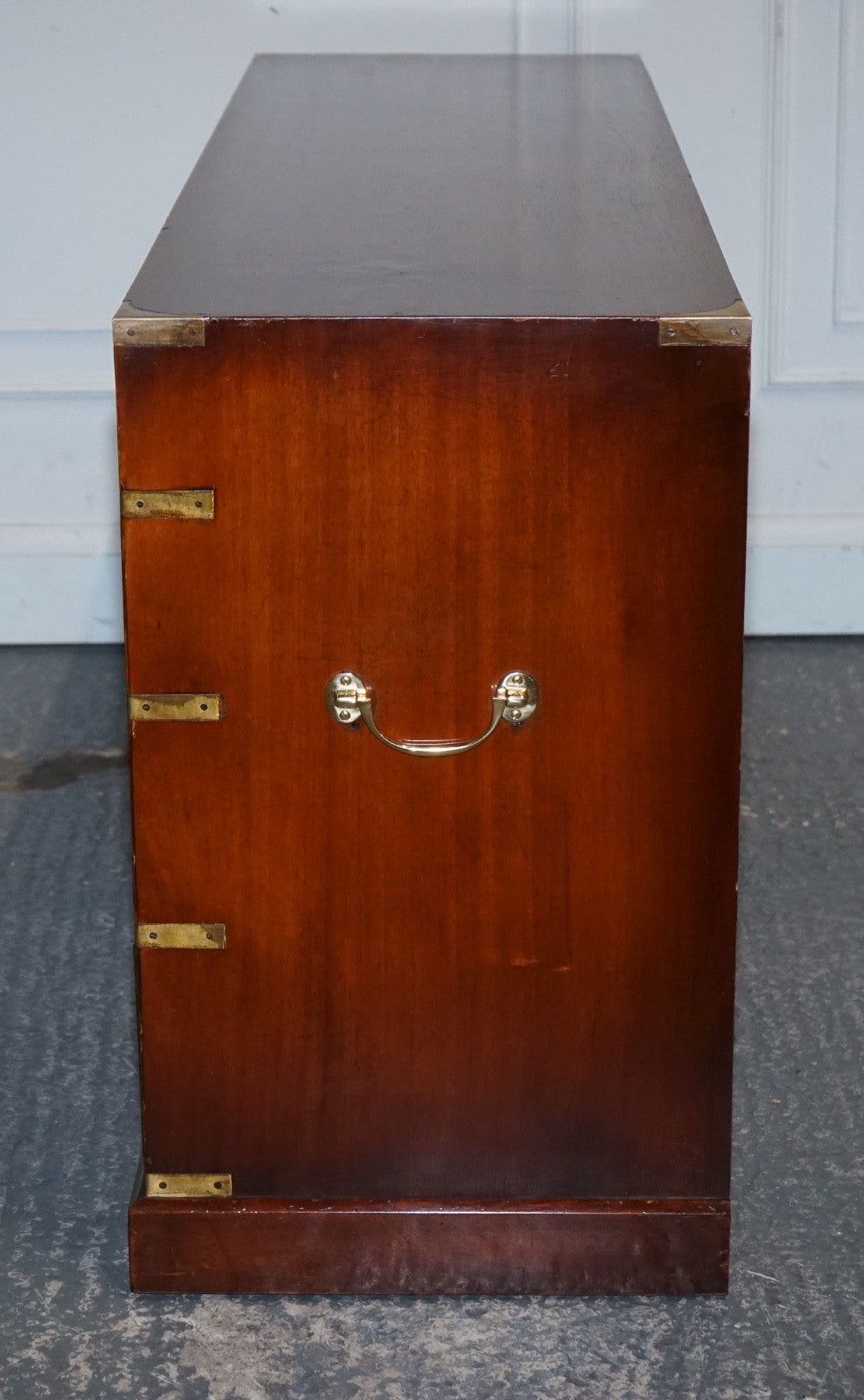VINTAGE YEW WOOD MILITARY CAMPAIGN SIDEBOARD BANK OF DRAWERS WITH BRASS HANDLES
