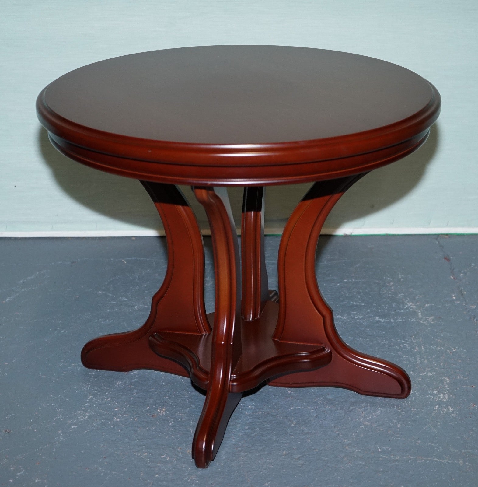 REGENCY STYLE CLASSIC ROUND SiDE TABLE PLANT TABLE