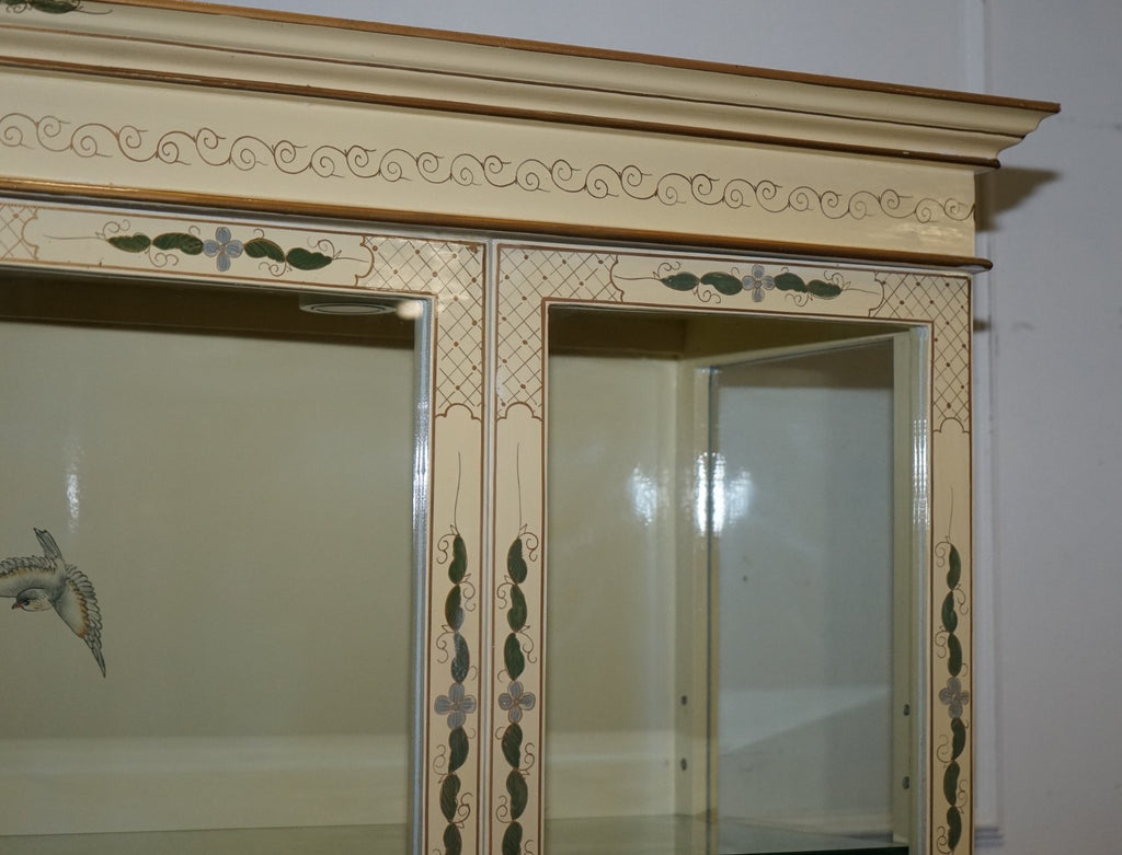 VINTAGE ORIENTAL ASIAN CHINOISERIE CREAM LACQUER HAND PAINTED DISPLAY CABINET