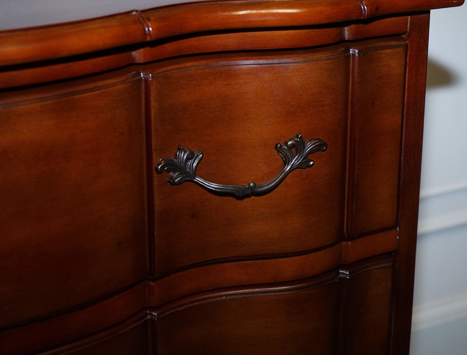 RALPH LAUREN VINTAGE GEORGIAN STYLE SERPENTINE FRONTED HARDWOOD CHEST OF DRAWERS