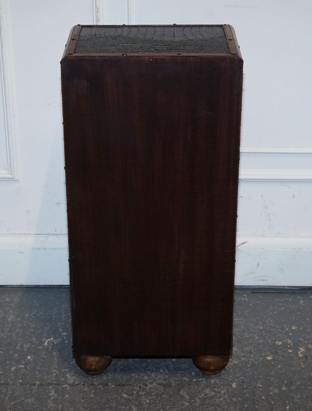 VINTAGE FAUX CROCODILE BROWN LEATHER SUITECASE TRUNK CUPBOARD LEATHER HANDLE