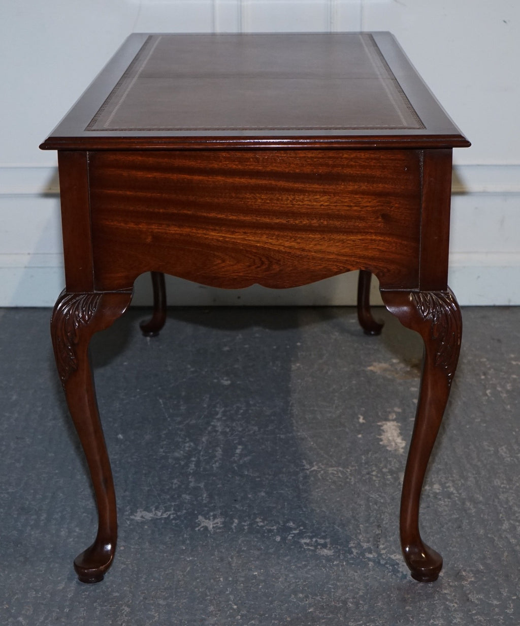 ENGLISH ANTIQUE STYLE WRITING DESK WITH BROWN LEATHER GOLD EMBOSSED TOP
