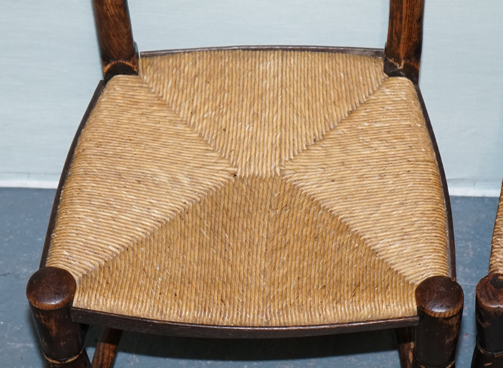 SET OF FOUR SOLID OAK COUNTRY HOUSE STRAW SEAT LADDER BACK DINING CHAIRS