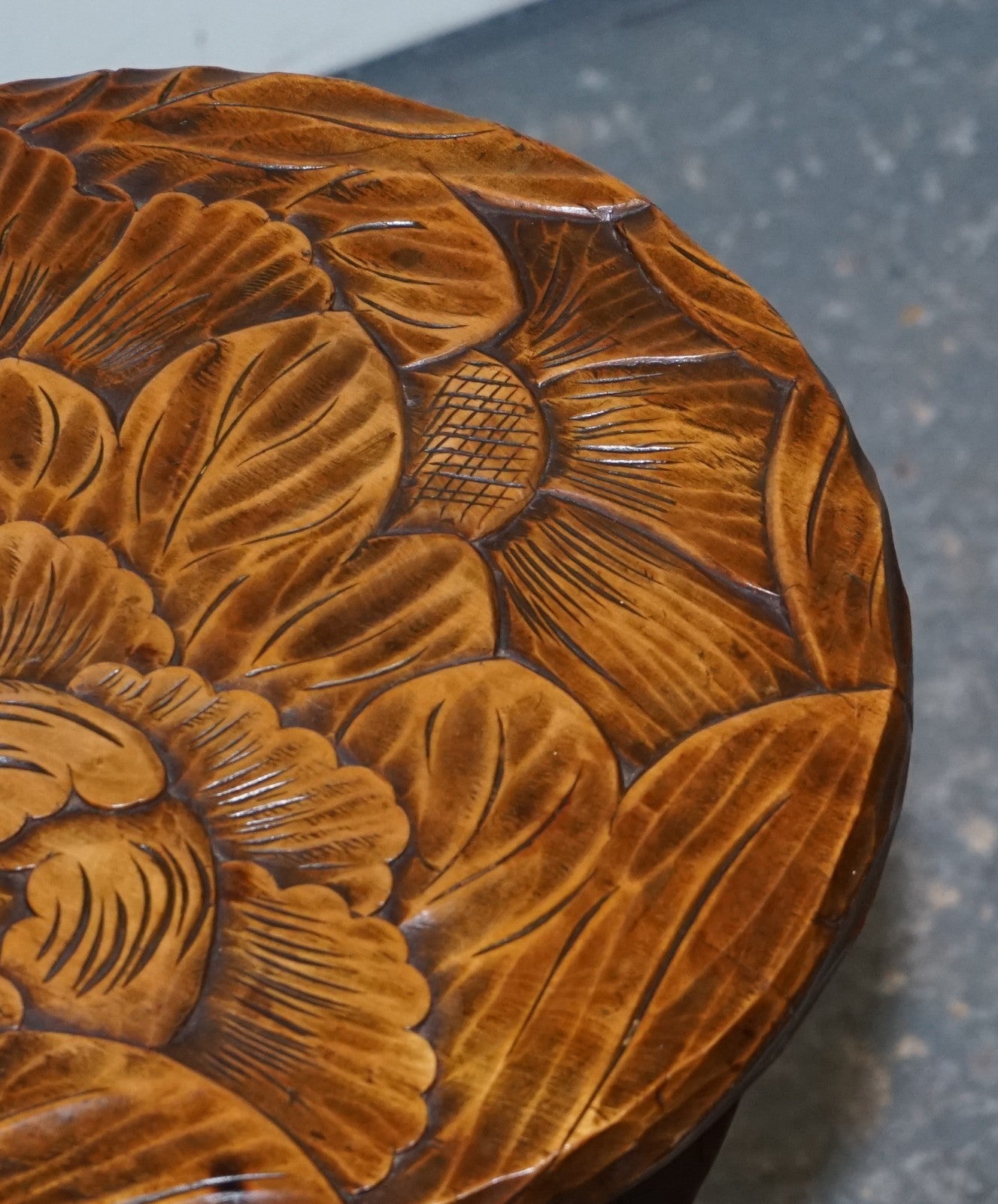 RESTORED 19TH CENTURY LIBERTYS LONDON HAND CARVED OCCASIONAL SIDE LAMP TABLE