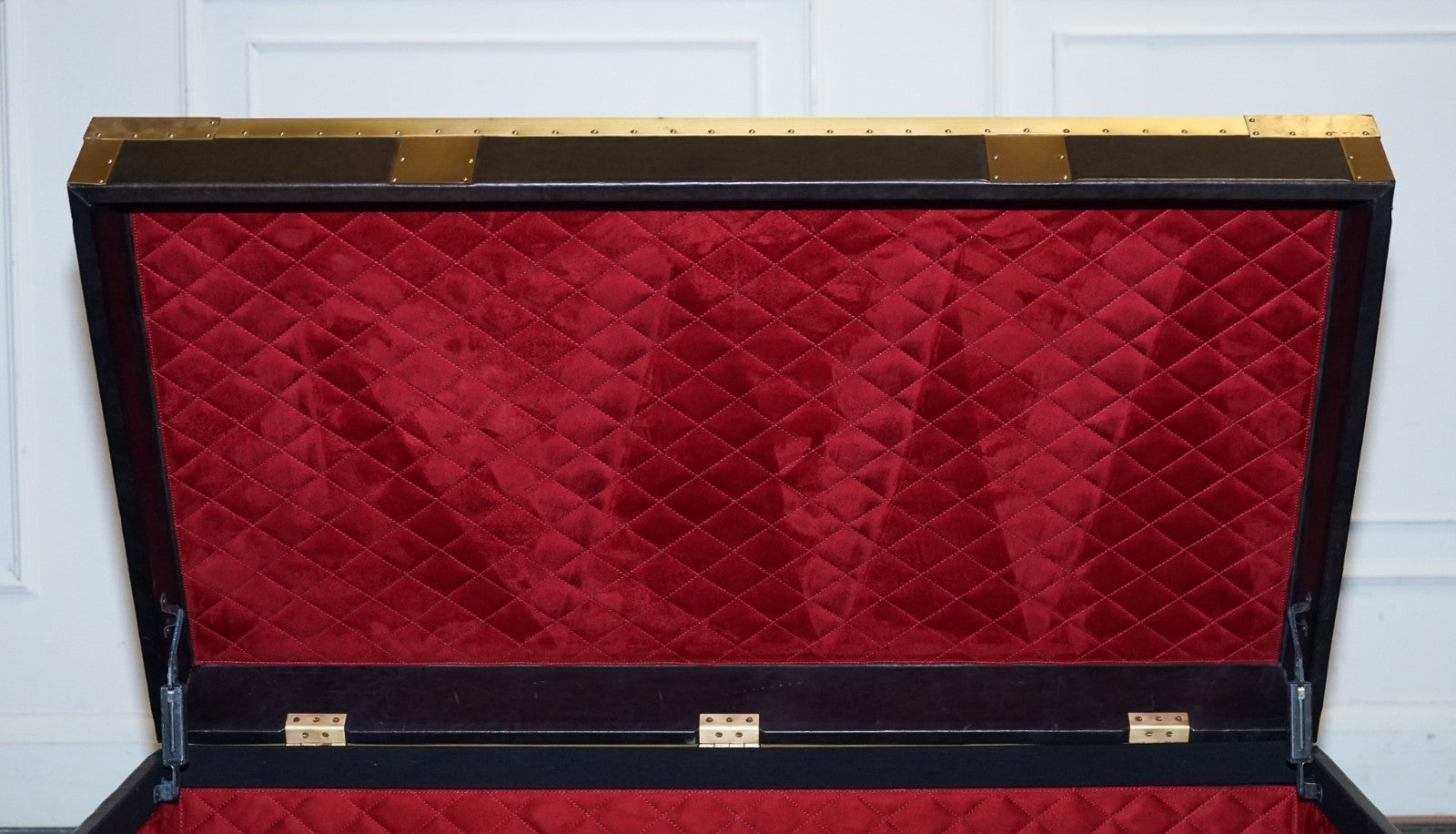 TIMOTHY OULTON CUMBERLAND COLLECTION STORAGE TRUNK WITH RED VELVET LINING