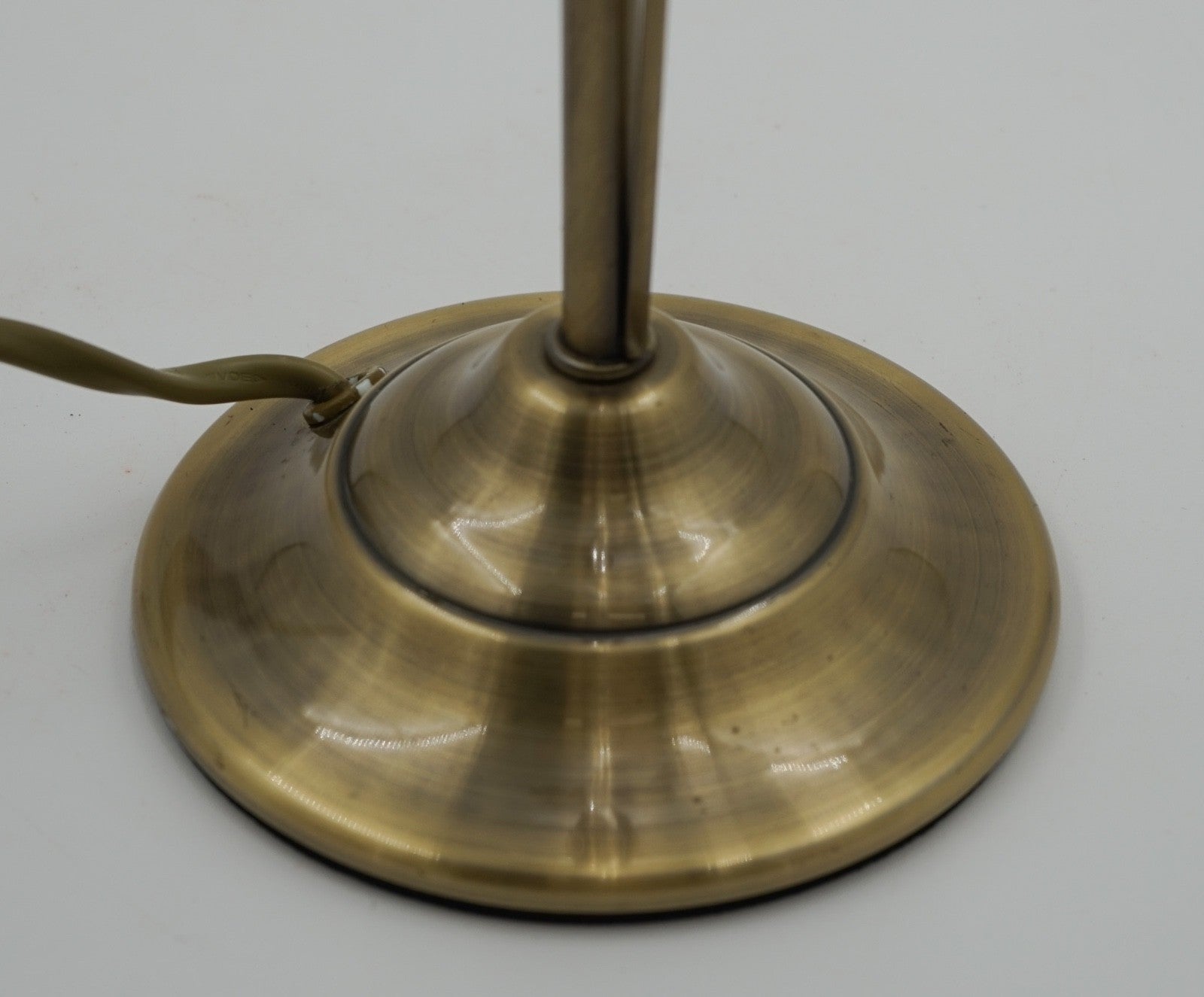 VINTAGE BRASS TABLE OR DESK LAMP WITH LIGHT SWITCH