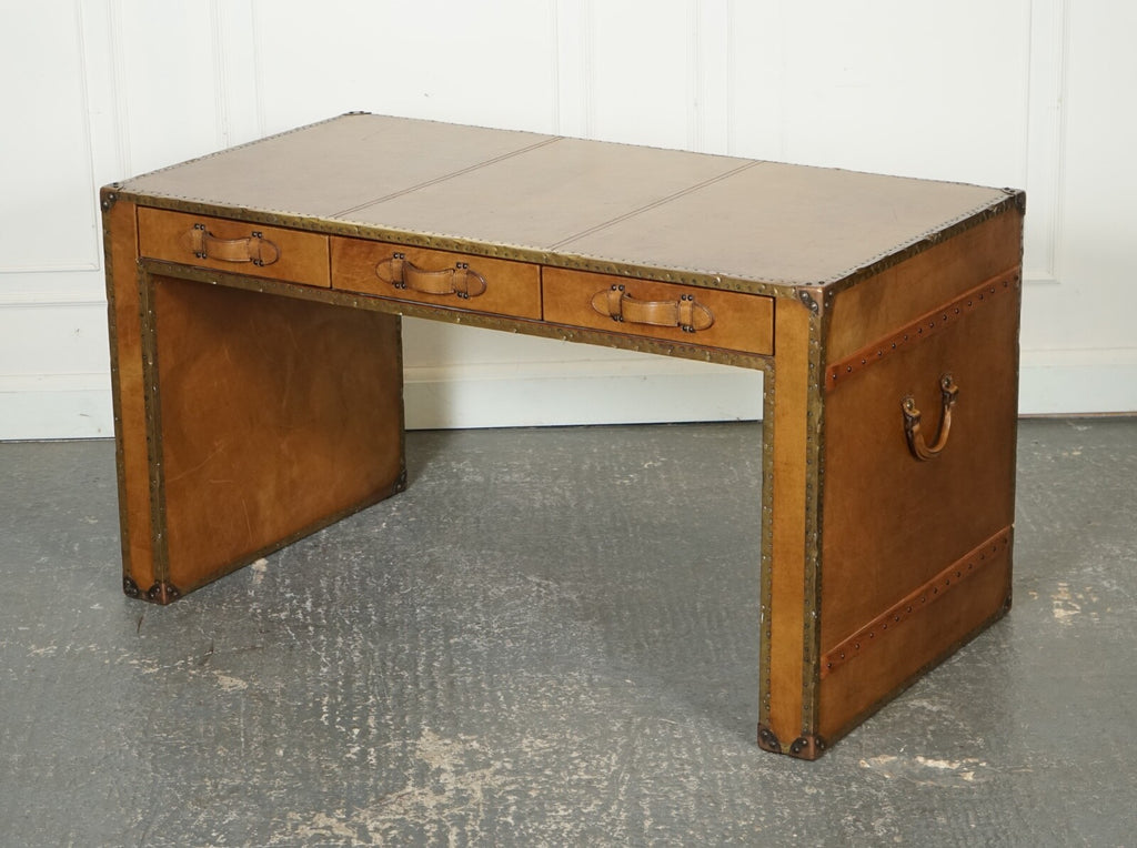 ABSOLUTELY STUNNING VINTAGE FULL LEATHER DESK WITH THREE DRAWERS MADE BY ESQUIRE