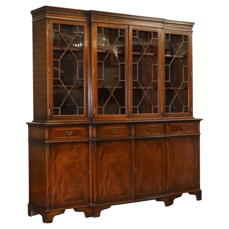 STUNNING GEORGIAN STYLE BREAKFRONT FOUR DOOR DISPLAY CABiNET BOOKCASE