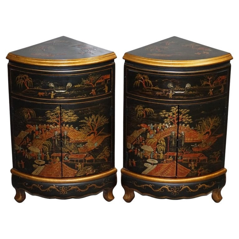 MATCHING PAIR OF CHINESE CHINOISERIE DECORATIVE CORNER CABINETS WITH CUPBOARD