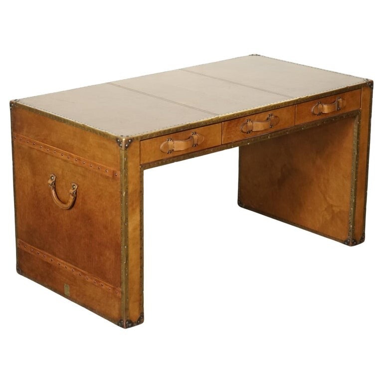 ABSOLUTELY STUNNING VINTAGE FULL LEATHER DESK WITH THREE DRAWERS MADE BY ESQUIRE