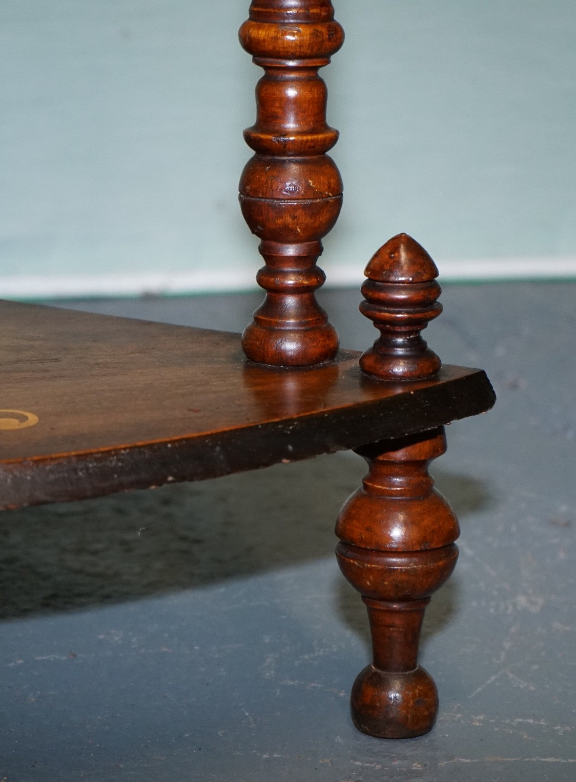 1920s VICTORIAN INLAID HARDWOOD CORNER ETAGERE 4 TIER DiSPLAY STAND