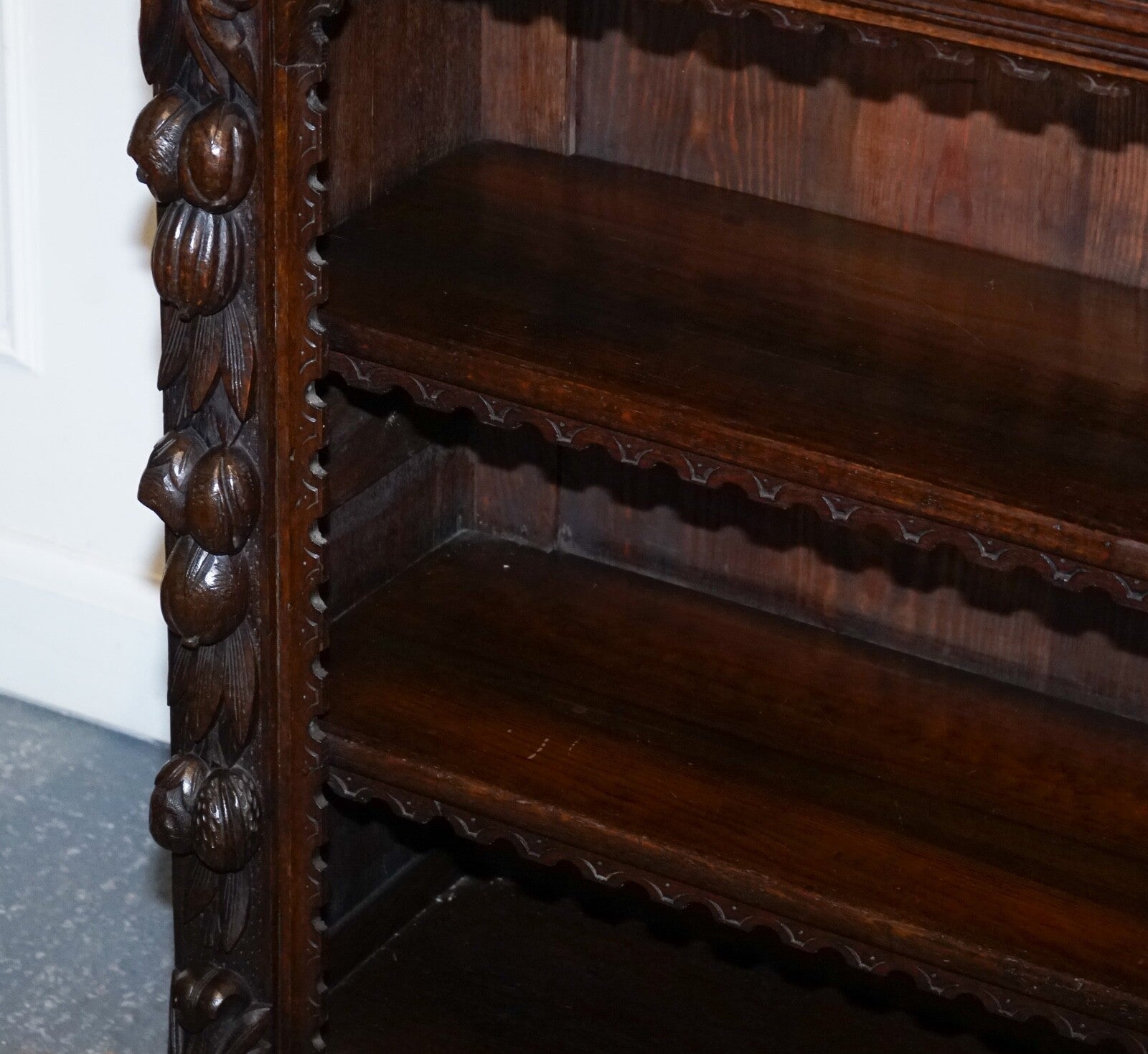 ANTIQUE CIRCA 1800 OAK GREENMAN & LIONHEADS DWARF OPEN BOOKCASE