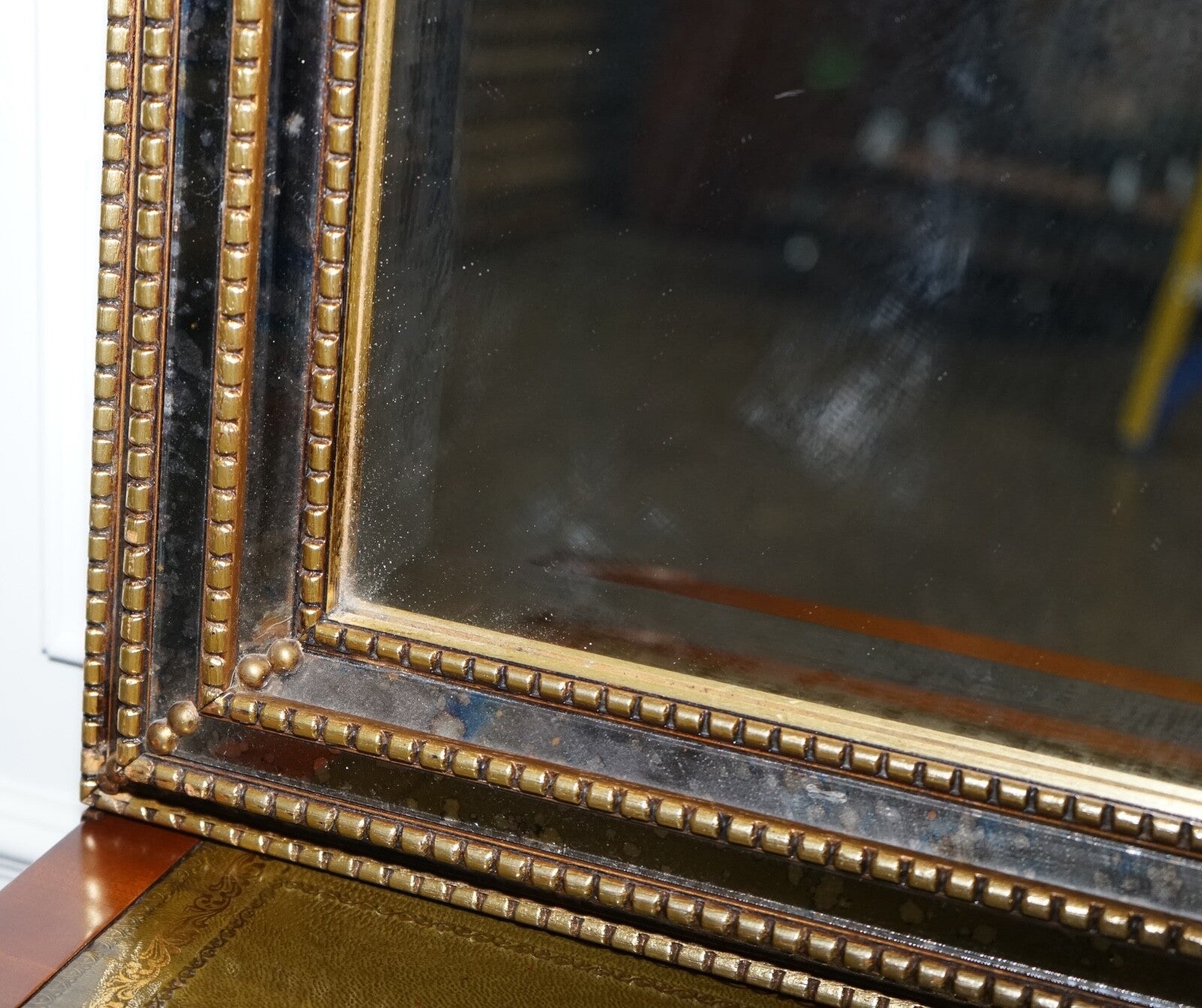 LOVELY BEVELLED TRIPLE GOLD BEAD DECORATION FOXING EFFECT