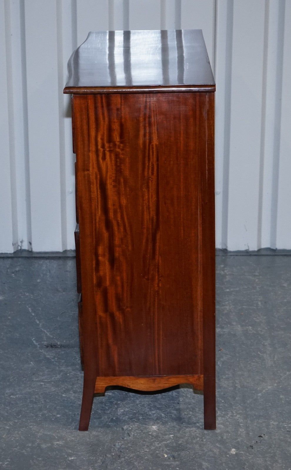 GEORGIAN REVIVAL STYLE SERPENTINE CHEST OF DRAWERS MADE BY BRIGHTS OF NETTLEBED