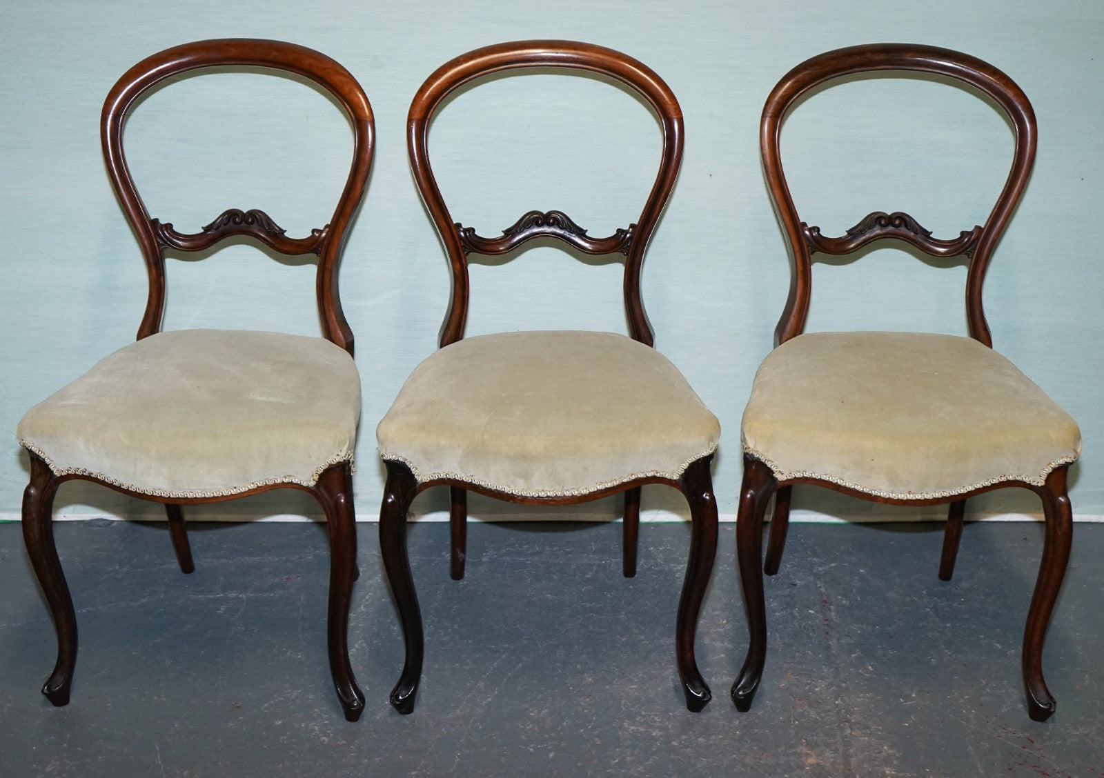 SET OF SIX CIRCA 1860 VICTORIAN BALLOON BACK DINNING CHAIRS