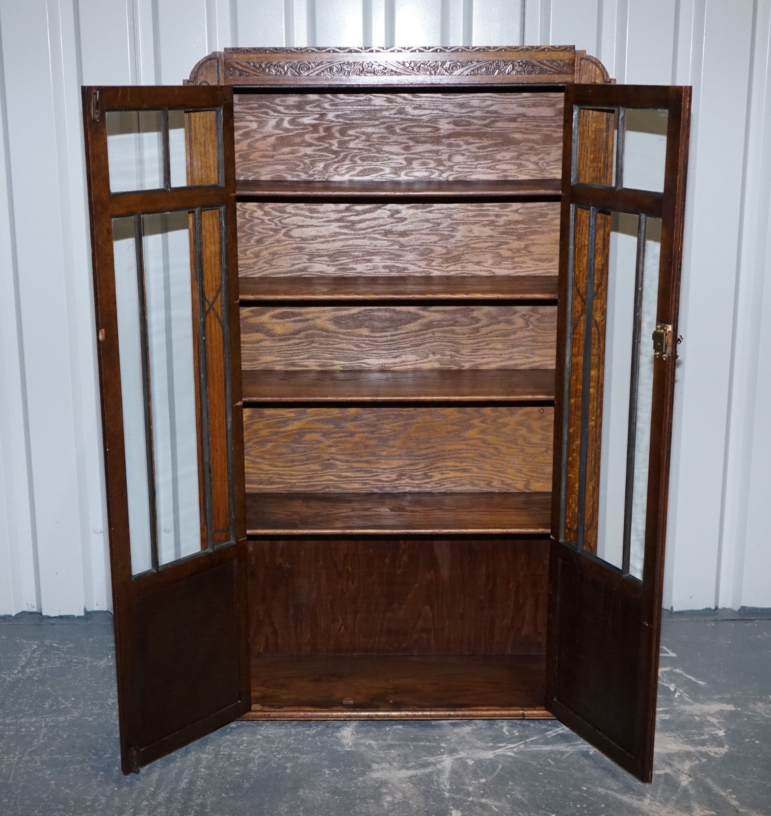 ANTIQUE CIRCA 1920'S ENGLISH OAK ART DECO CARVED BOOKCASE CABINET