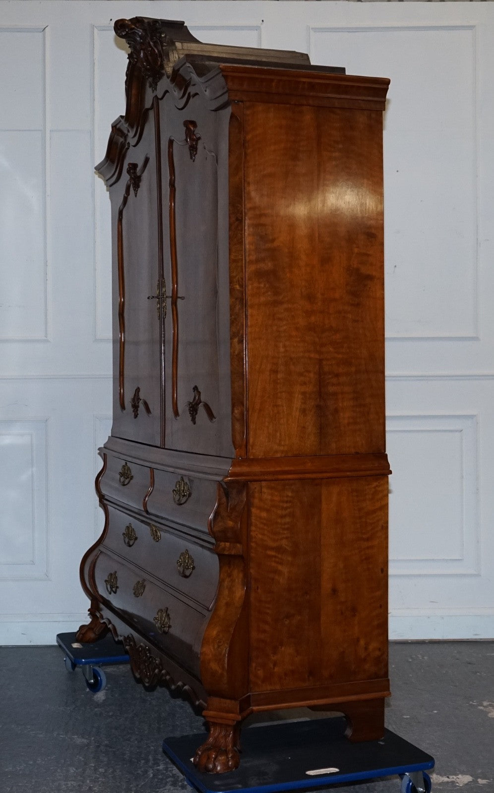 ANTIQUE CIRCA 1750 DUTCH LOUIS XV STYLE BURR WALNUT BOMBAY LINEN PRESS CABINET