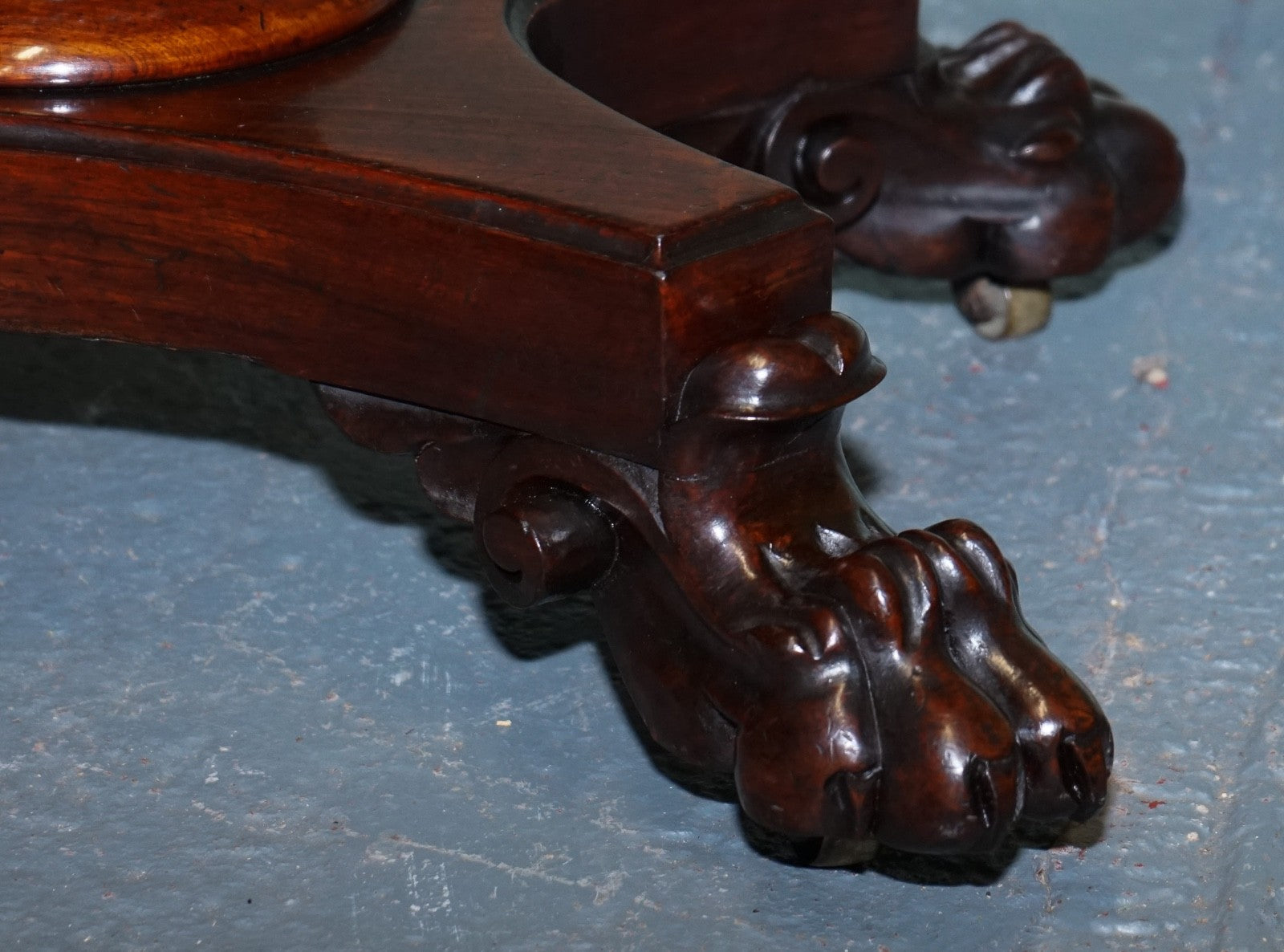 ANTIQUE 1830s WILLIAM IV FOLDING PEDESTAL CARD GAME TABLE CARVED PAW BASE