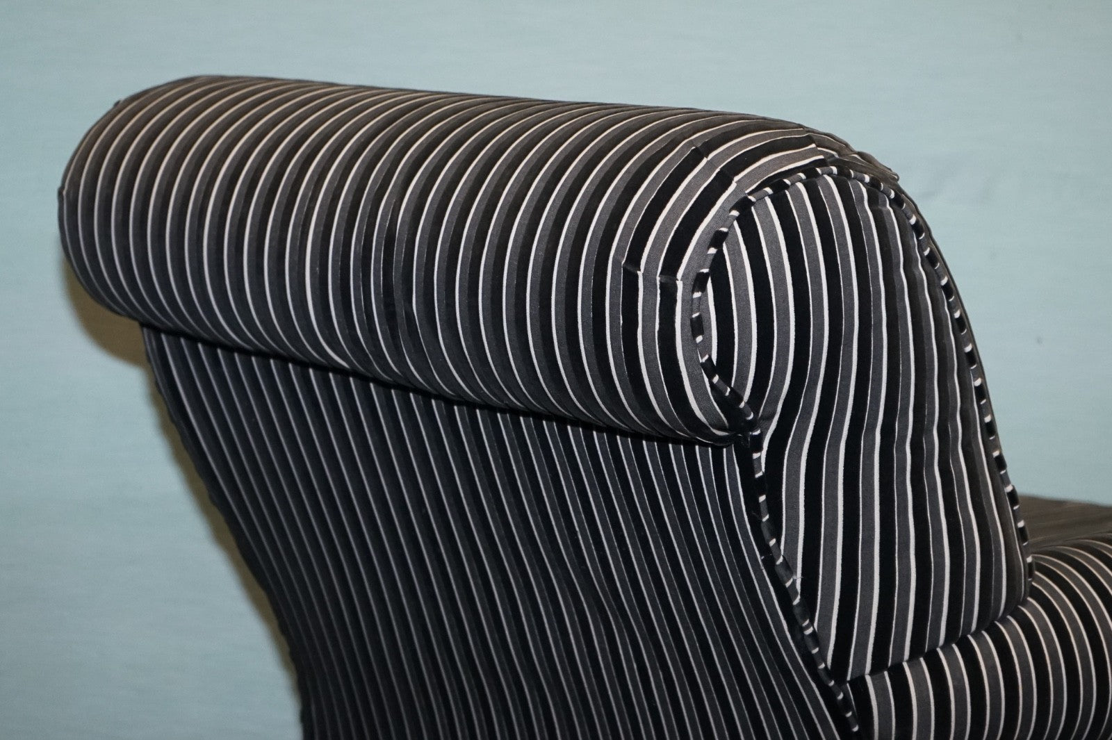 VINTAGE RALPH LAUREN FOR HENREDON STRIPED UPHOLSTERED CHAiR