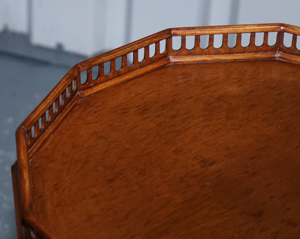 LOVELY REGENCY STYLE GALLERY RAIL SIDE END LAMP TABLE