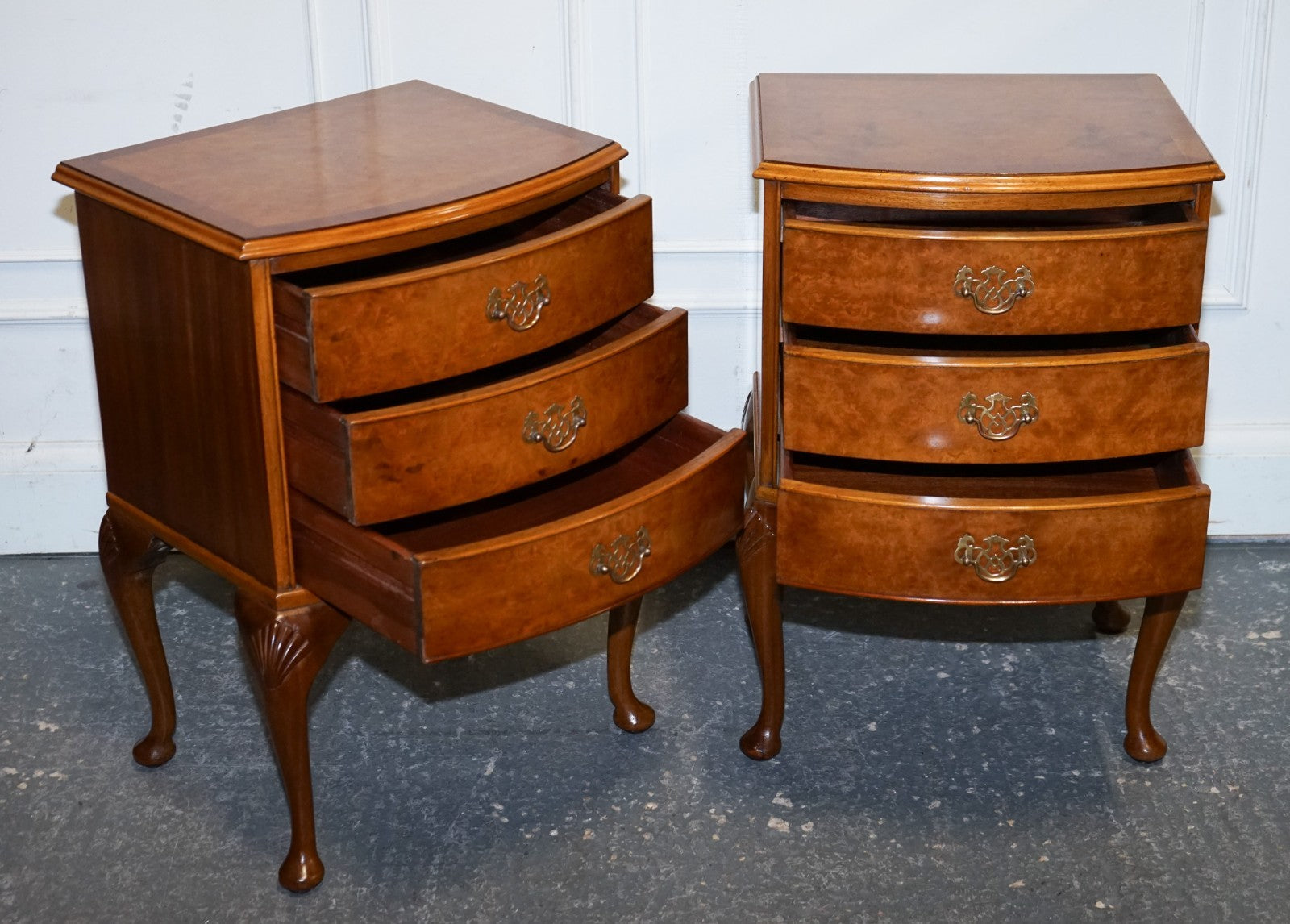 GORGEOUS PAIR OF ART DECO STYLE BURR WALNUT BEDSIDES NIGHTSTANDS TABLES