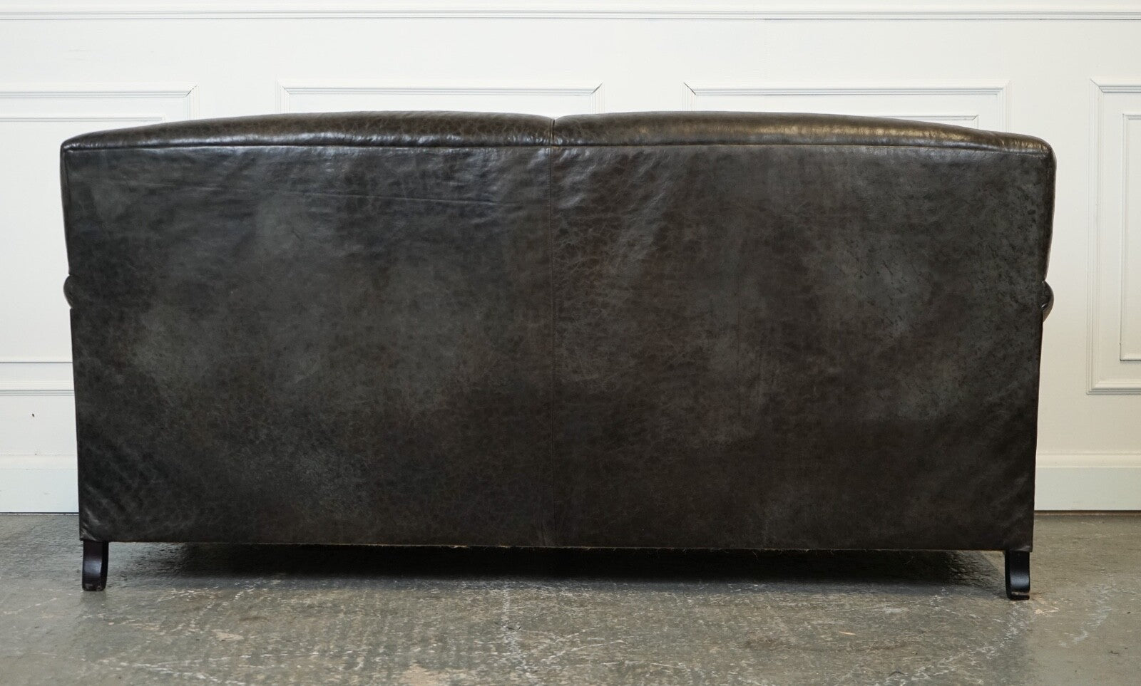 EXQUiSITE HOWARD STYLE HERITAGE GREY LEATHER SOFA (2/2) J1