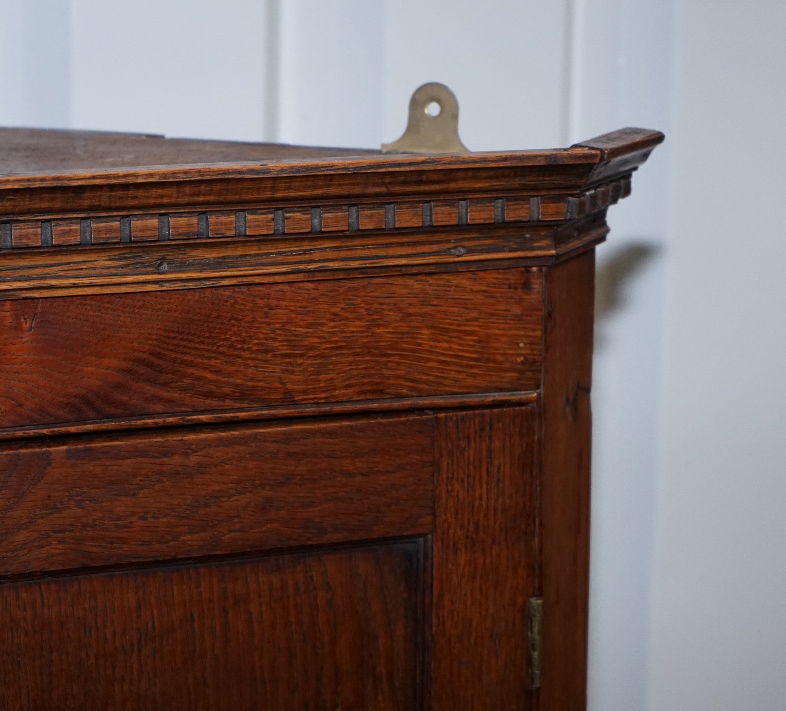 ANTIQUE ENGLISH OAK HANGING CORNER CUPBOARD CABINET