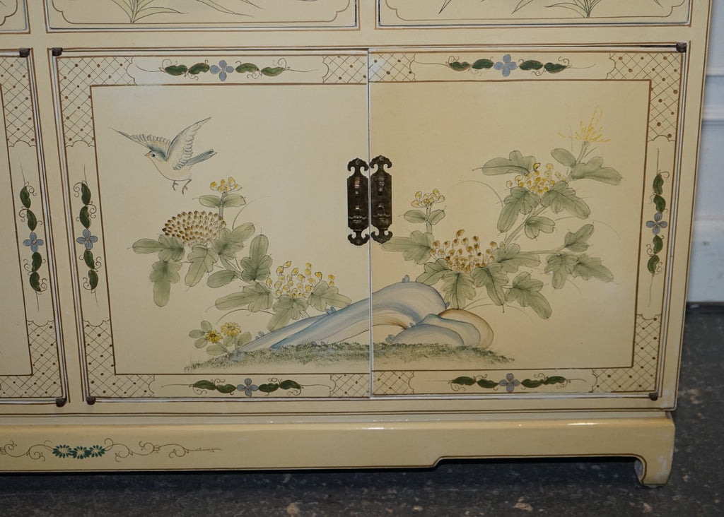 VINTAGE ORIENTAL ASIAN CHINOISERIE CREAM LACQUER HAND PAINTED DISPLAY CABINET