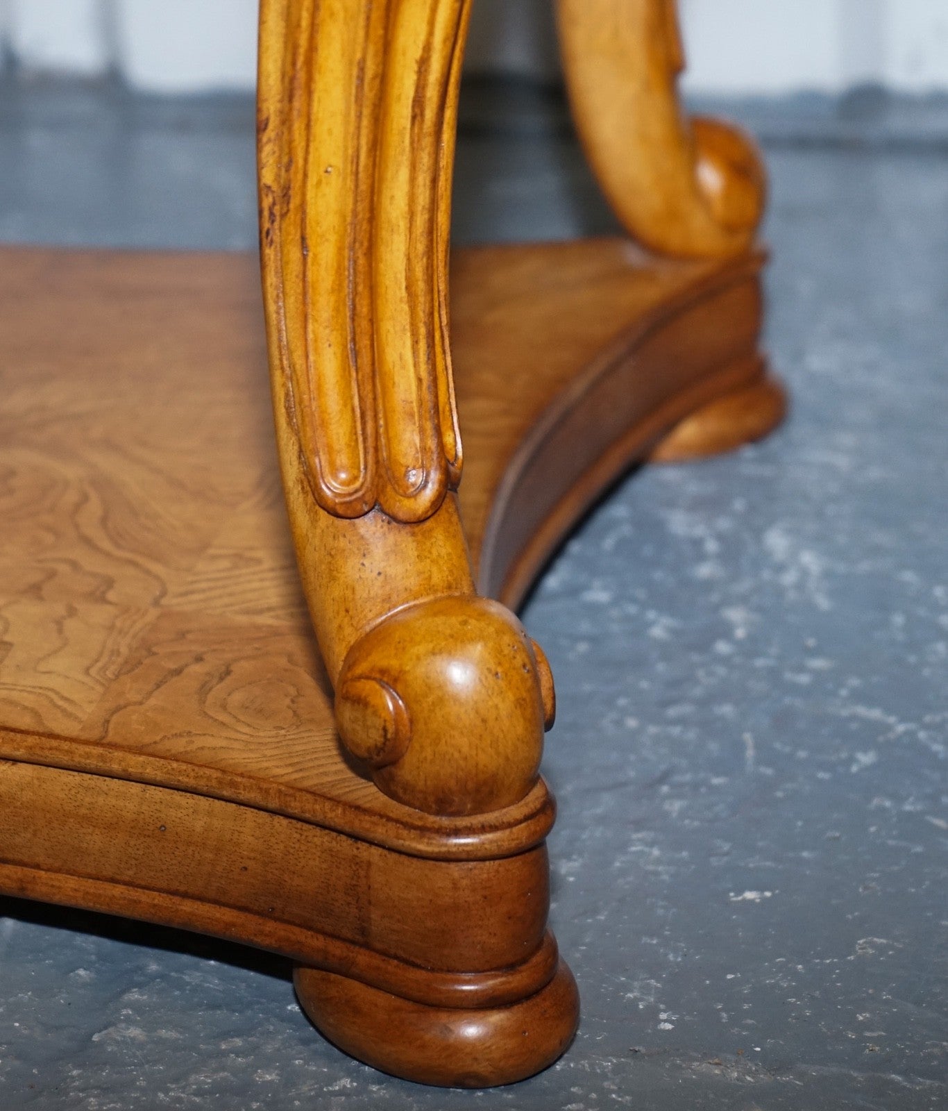 VINTAGE PAIR OF FRENCH STYLE SIDE LAMP TABLES WITH FAUX MARBLE TOPS