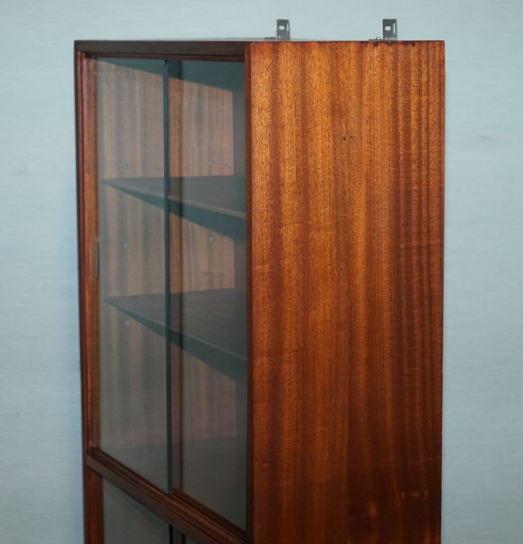 MID CENTURY BOOKCASE DISPLAY CABINET WITH GLASS SLiDING DOORS