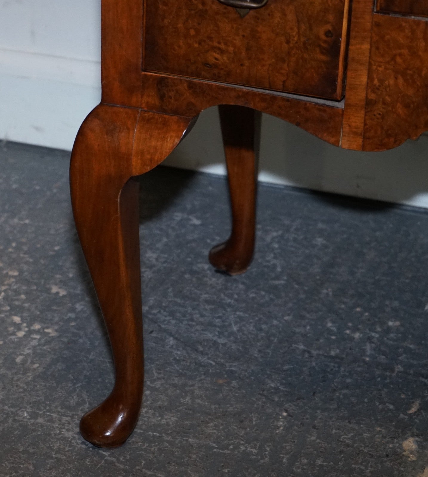 ANTIQUE GEORGIAN STYLE BURR WALNUT CHEST ON STAND WITH QUEEN ANNE LEGS