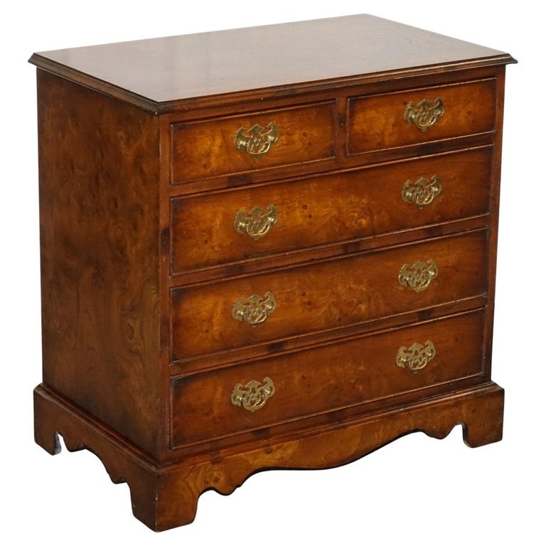ELEGANT VINTAGE BURL ELM ALL OVER CHEST OF DRAWERS COMMODE BRASS HANDLES