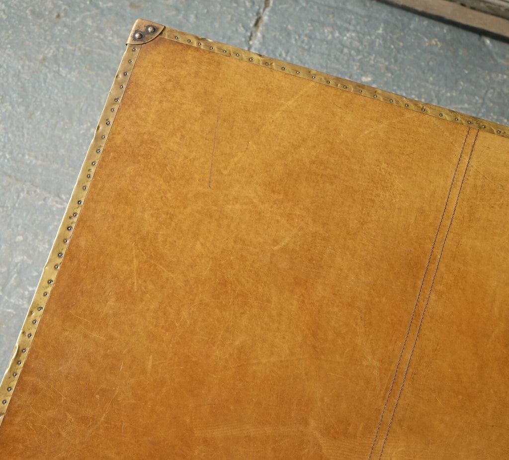 ABSOLUTELY STUNNING VINTAGE FULL LEATHER DESK WITH THREE DRAWERS MADE BY ESQUIRE