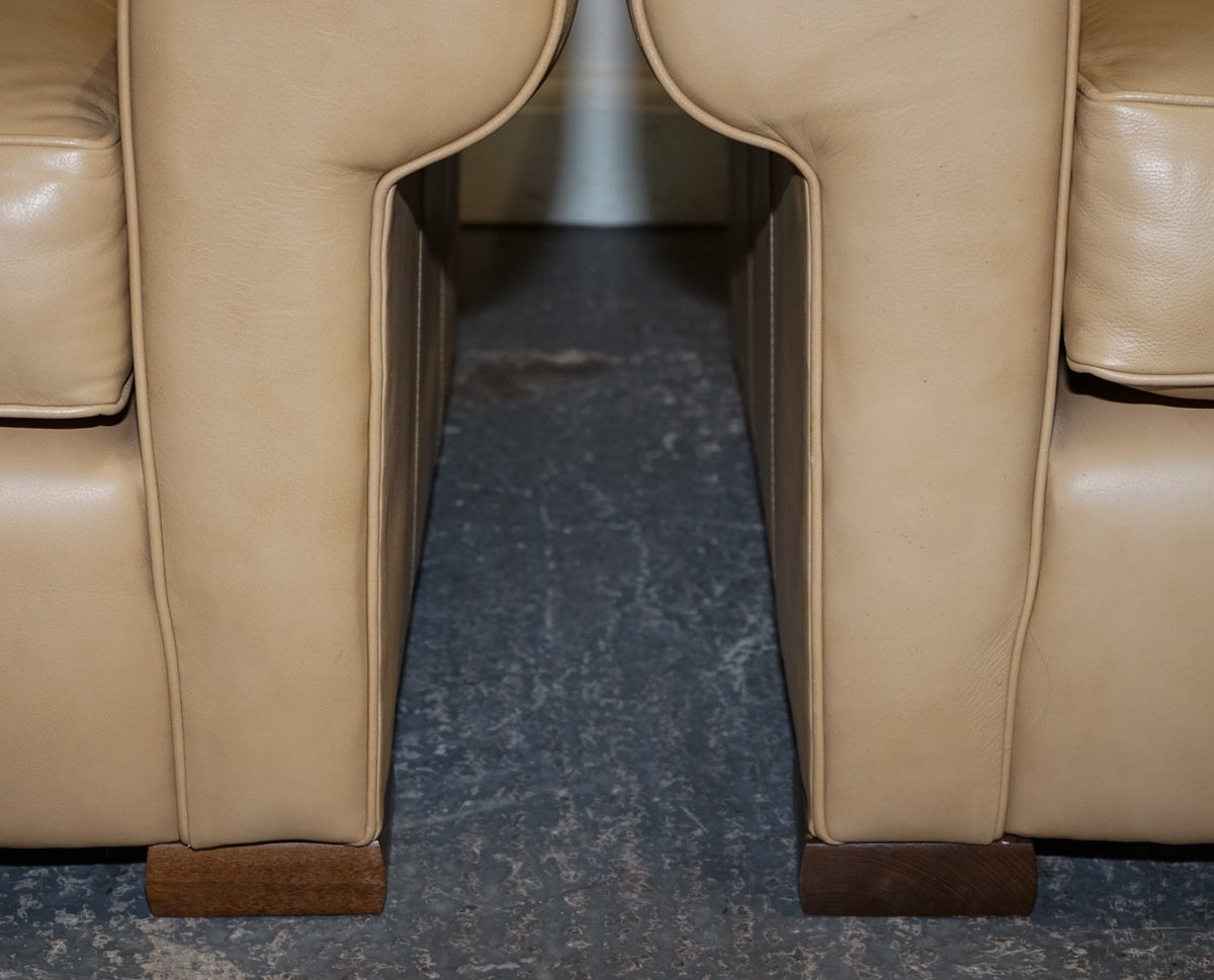 FINE LATTE BROWN LEATHER PAIR OF ARMCHAIRS MADE BY MULTIYORK ENGLAND