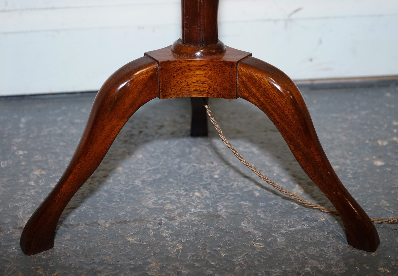 RARE HARRODS LONDON ENGLISH READING LAMP STAND SIDE TABLE WITH LAMP