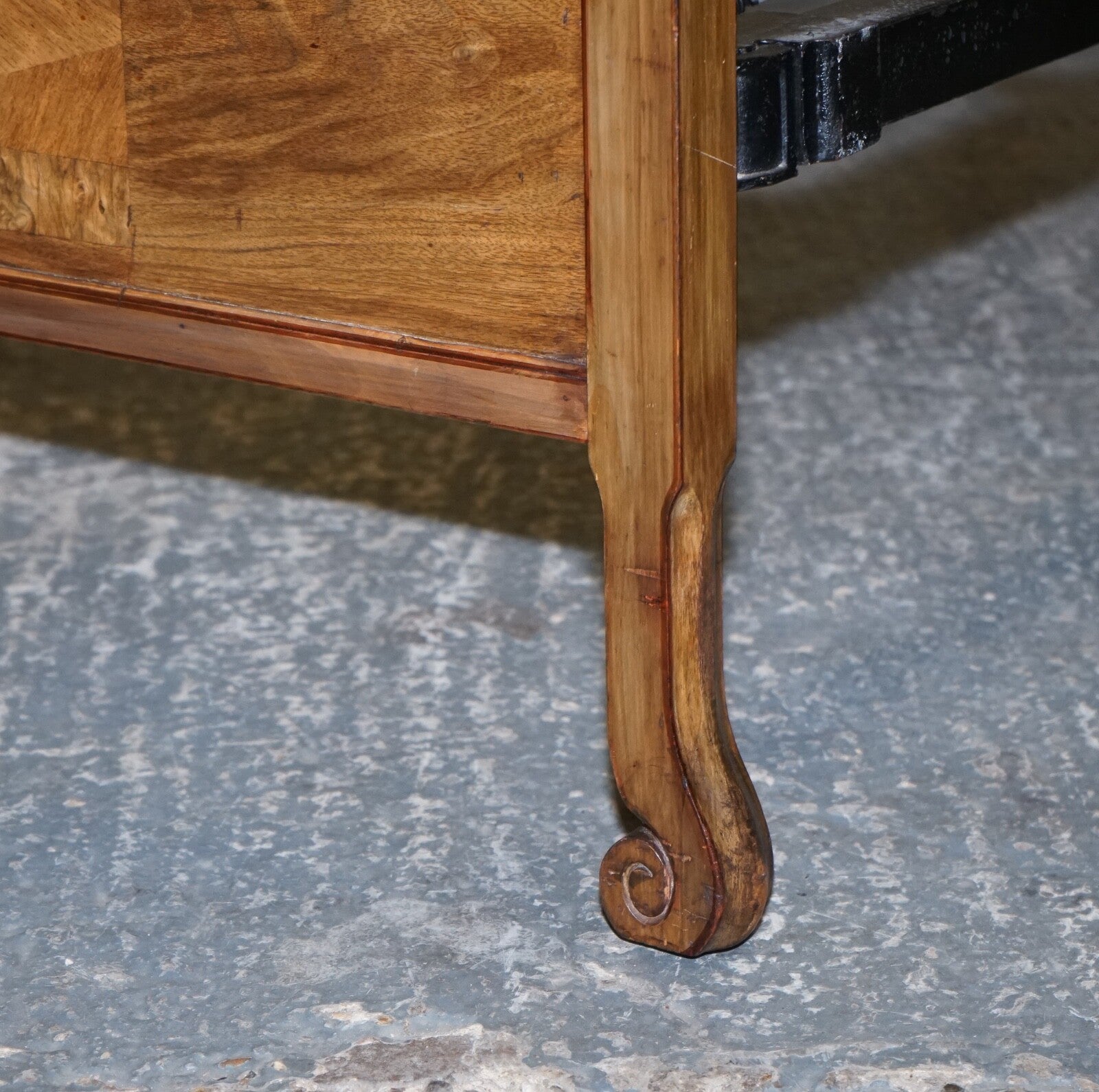 ART DECO BURR WALNUT DECORATIVE INLAID PANELS SINGLE BED (1/2)