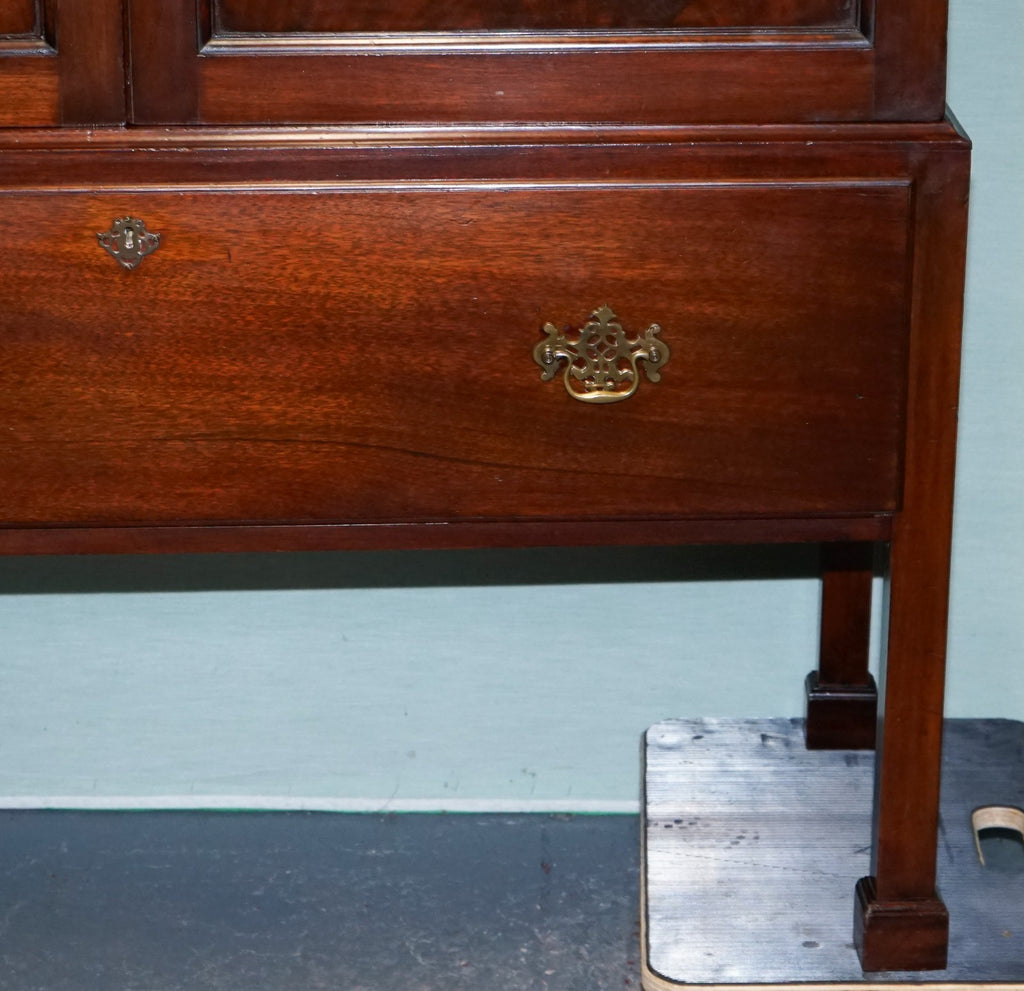 MILLAR & BEATTY ANTIQUE IRISH GEORGIAN STYLE HARDWOOD WARDROBE LINEN PRESS