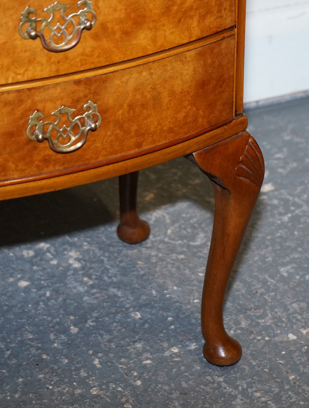 GORGEOUS PAIR OF ART DECO STYLE BURR WALNUT BEDSIDES NIGHTSTANDS TABLES