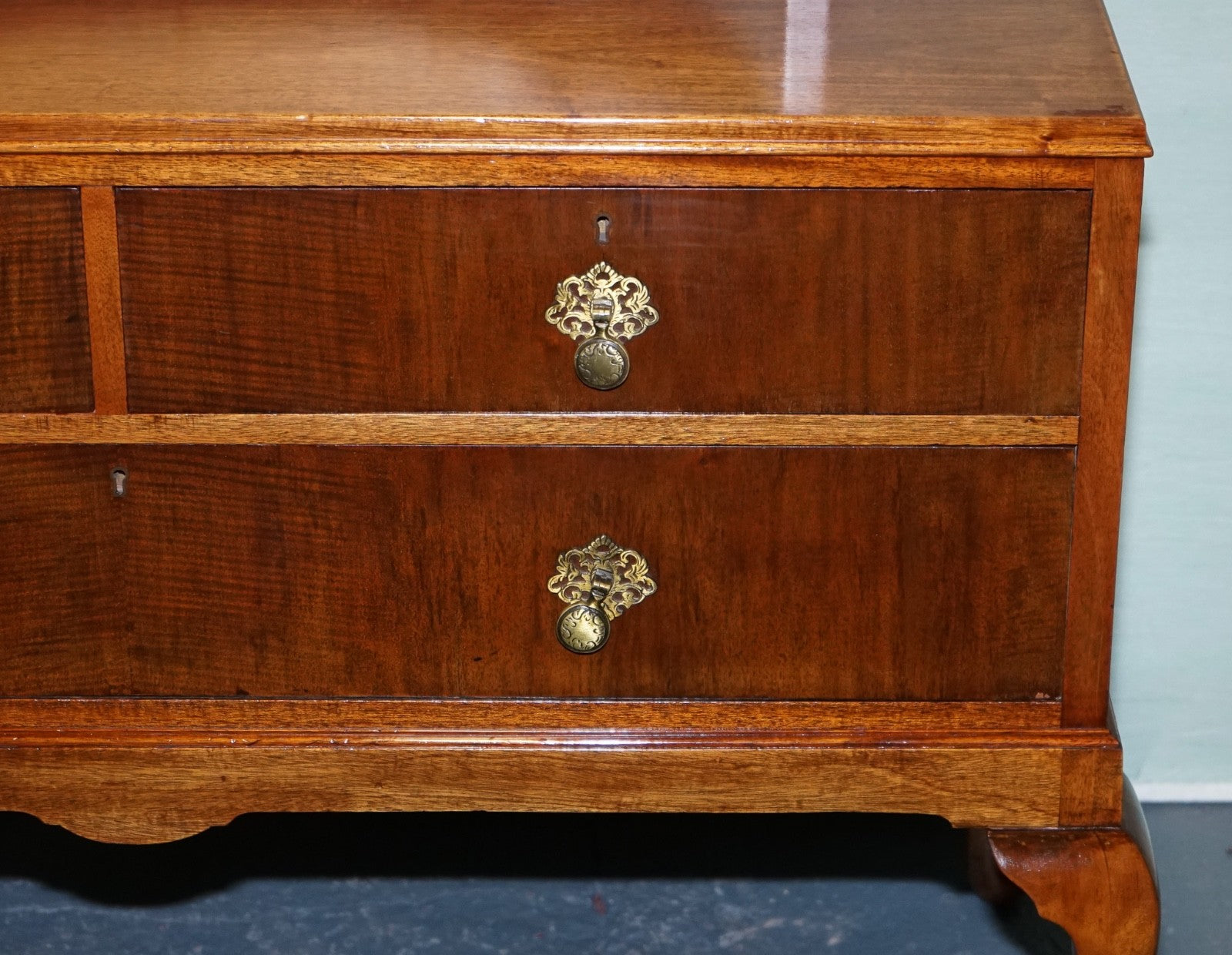 1930's ART DECO WALNUT DRESSING TABLE QUEEN ANNE STYLE DESK