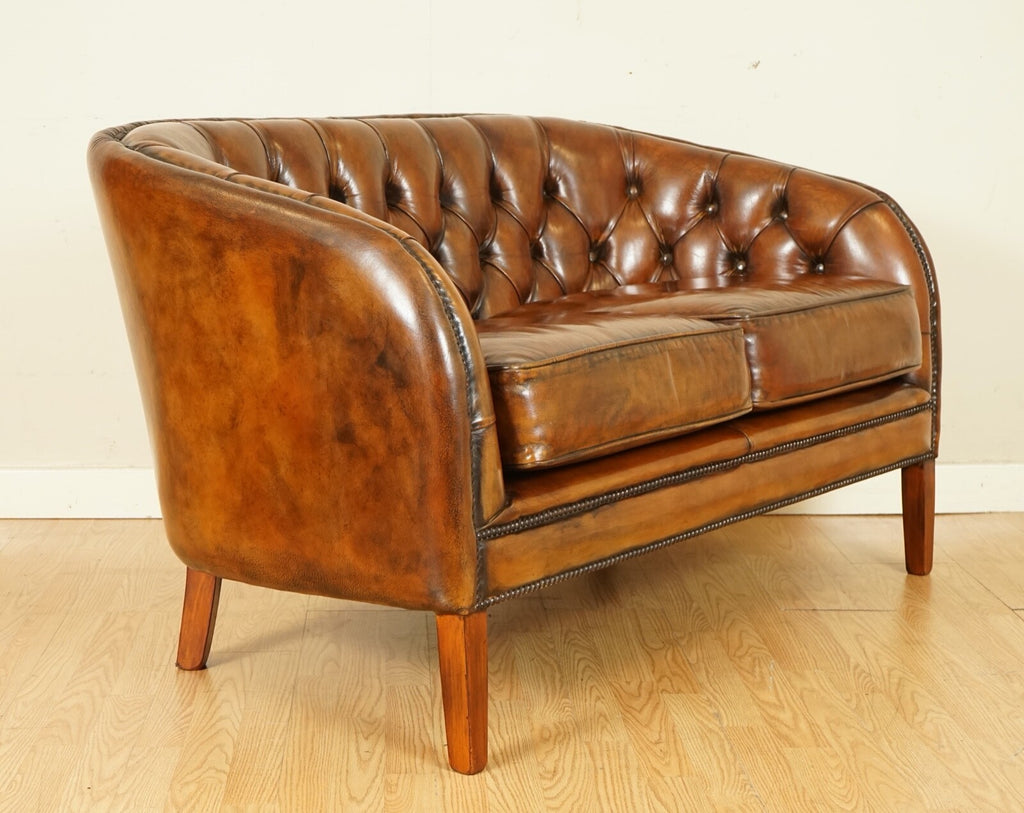 STUNNING FULLY RESTORED HAND DYED WHISKEY BROWN LEATHER TWO SEATER SOFA (2/2)