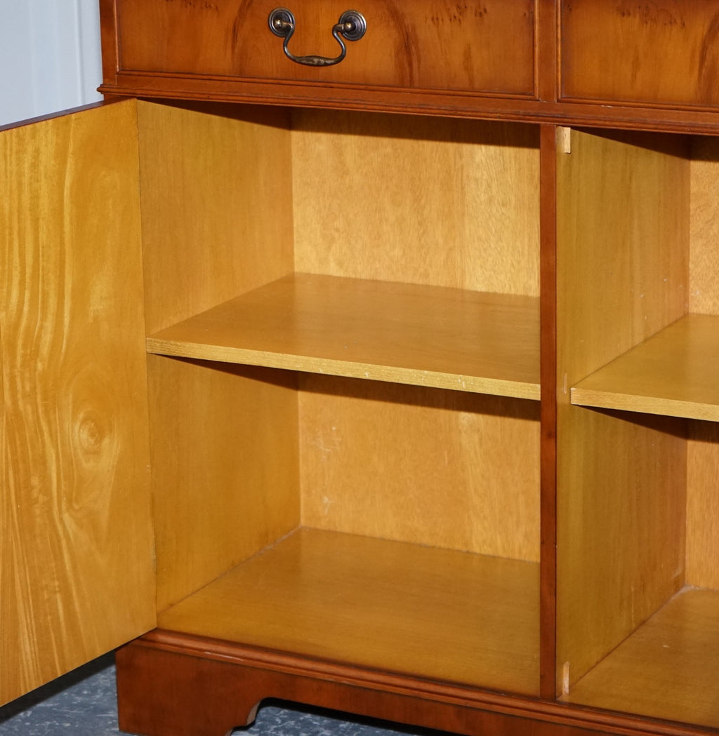 VINTAGE ENGLISH BURR YEW WOOD 3 DOOR GLAZED DISPLAY BOOKCASE CABiNET