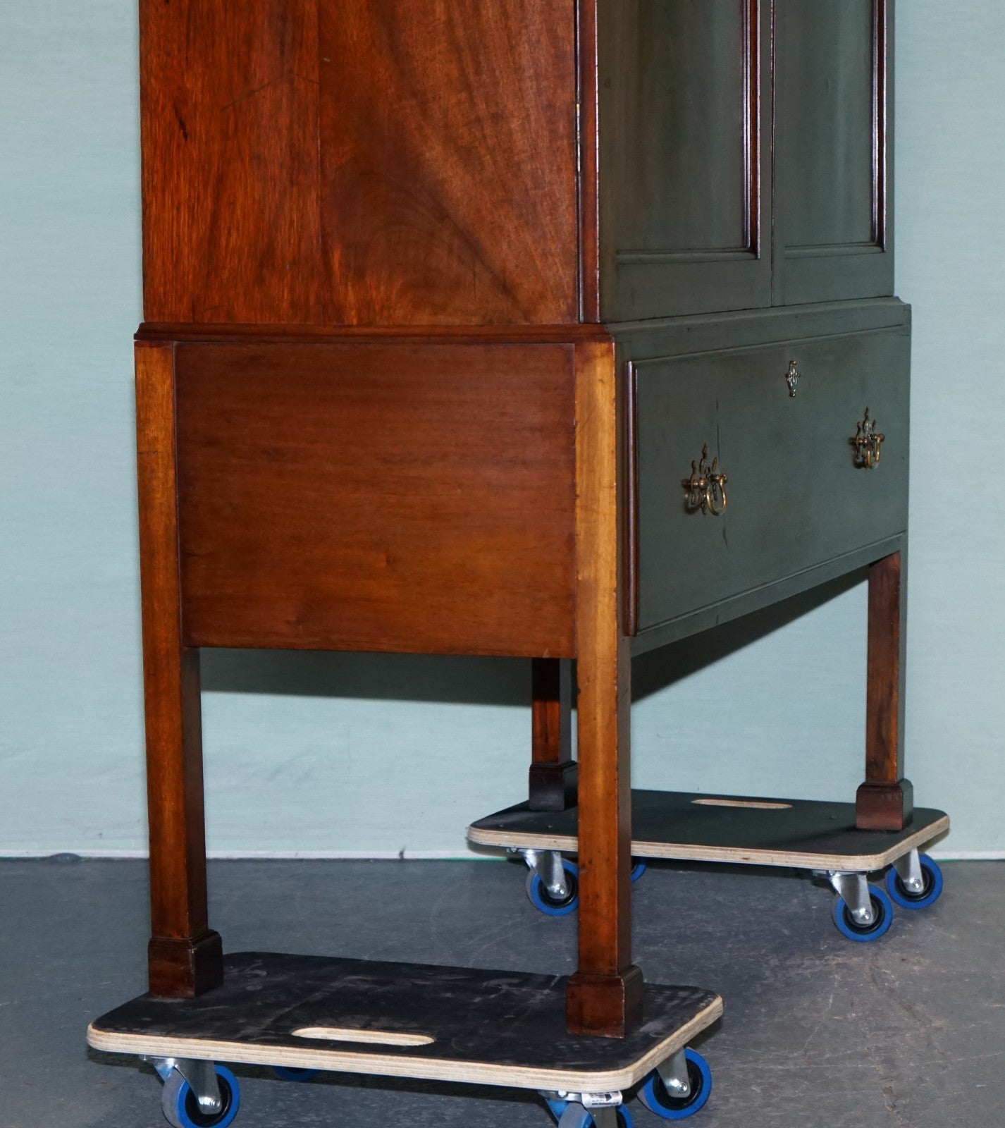MILLAR & BEATTY ANTIQUE IRISH GEORGIAN STYLE HARDWOOD WARDROBE LINEN PRESS