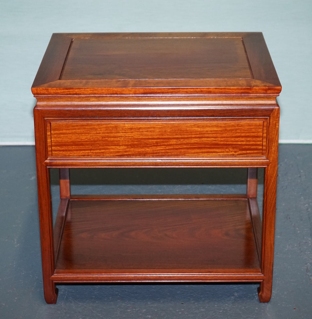 VINTAGE ORIENTAL CHINESE MiD CENTURY SIDE TABLE WiTH DRAWER AND SHELF