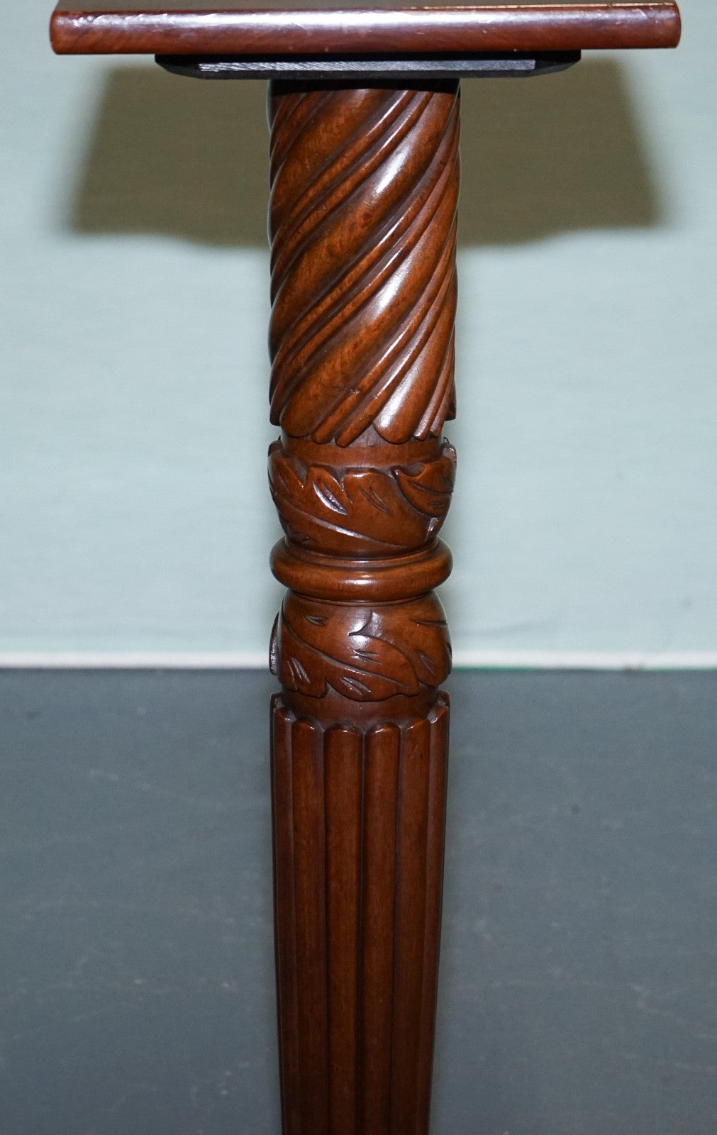 VINTAGE CARVED HARDWOOD BARLEY TWIST PEDESTAL STAND DISPLAY PLANT STAND
