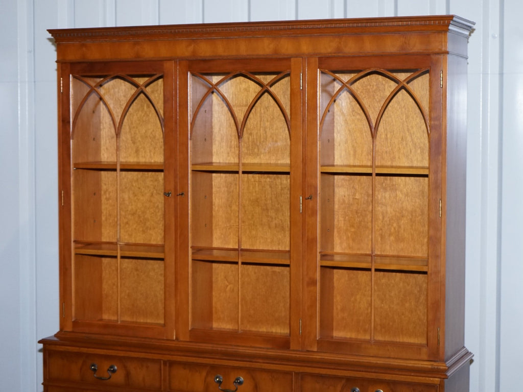 VINTAGE ENGLISH BURR YEW WOOD 3 DOOR GLAZED DISPLAY BOOKCASE CABiNET
